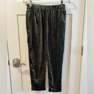 Anthropology Velvet Cropped Pants. Size XS
